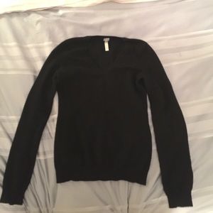 Aqua v neck 💯 cashmere black sweater