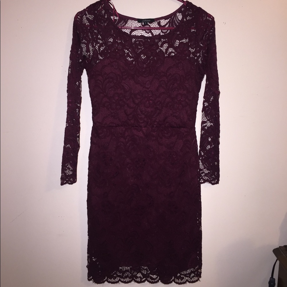 Bodycon maroon dress- size medium, fits as a 6