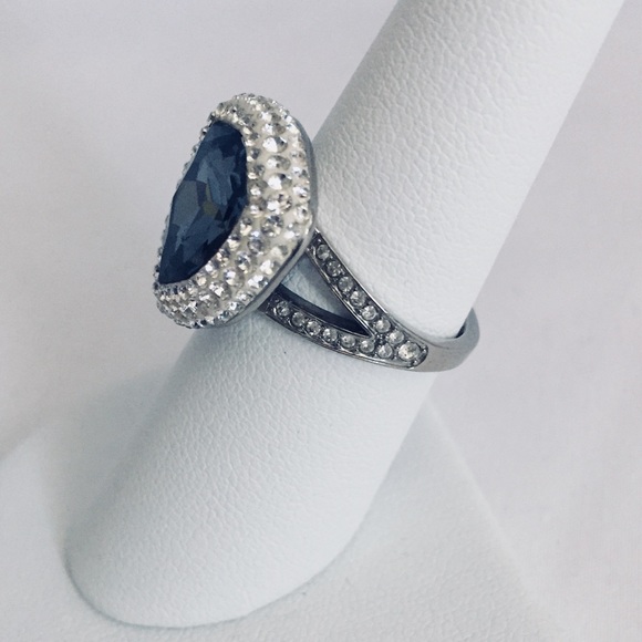 Swarovski Crystal Ring - Exclusive Setting - Picture 2 of 6