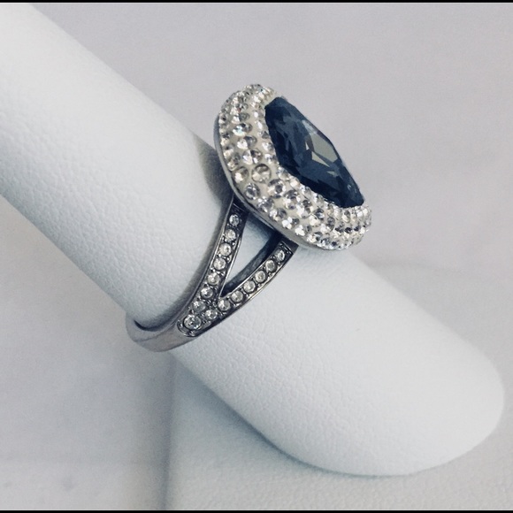 Swarovski Crystal Ring - Exclusive Setting - Picture 3 of 6