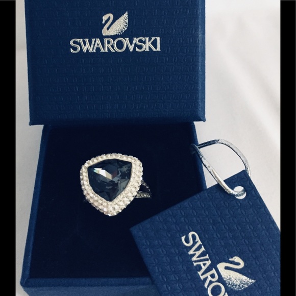 Swarovski Crystal Ring - Exclusive Setting - Picture 6 of 6