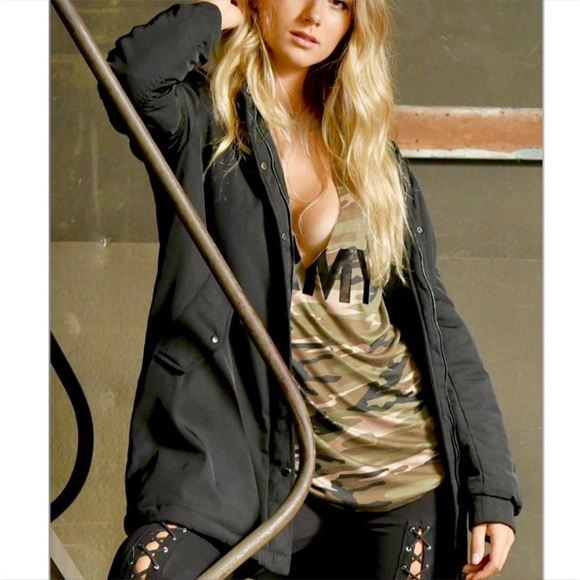 Long and Lined Puffed Jacket - Picture 2 of 4