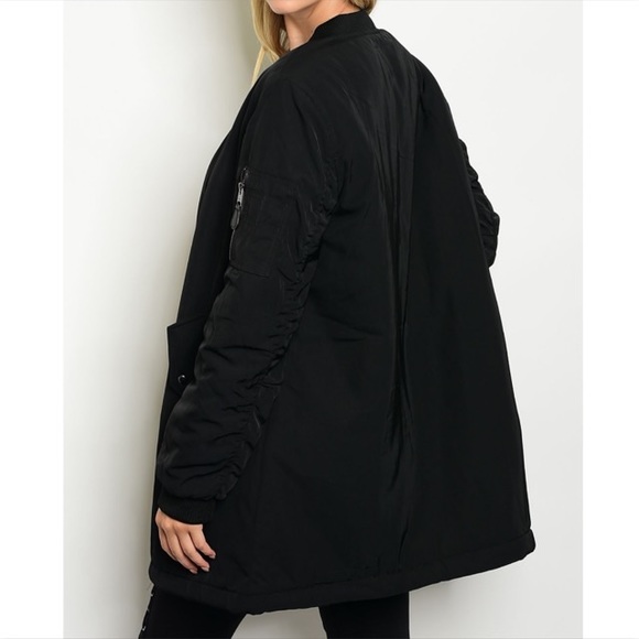 Long and Lined Puffed Jacket - Picture 3 of 4