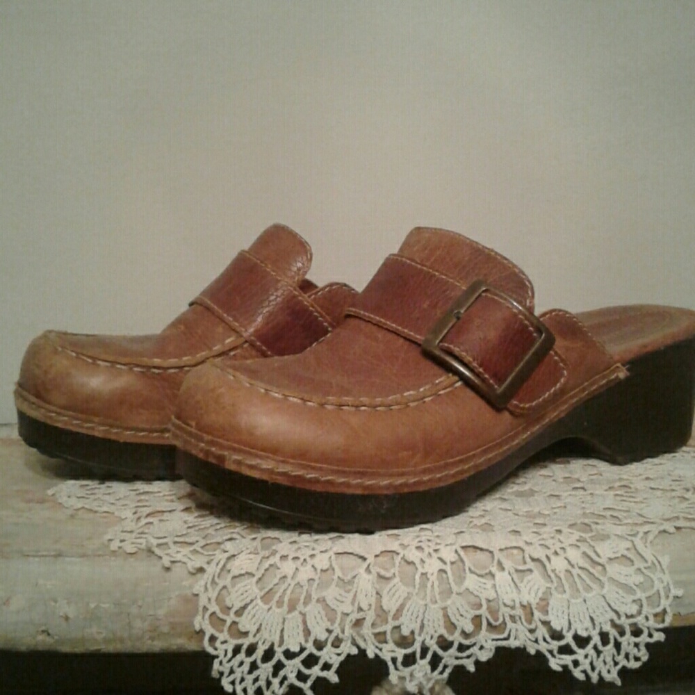 Naturalizer Cognac Clogs