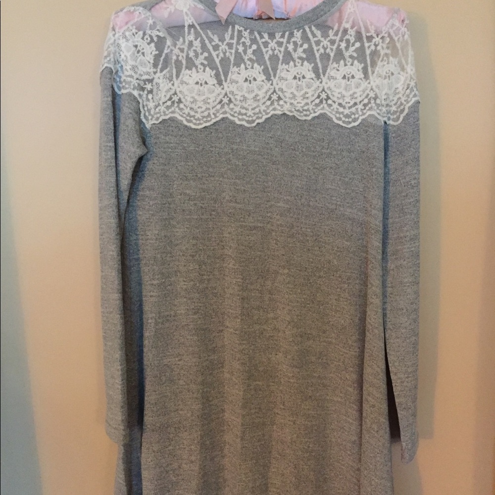 Gray long sleeved tunic dress with white lace