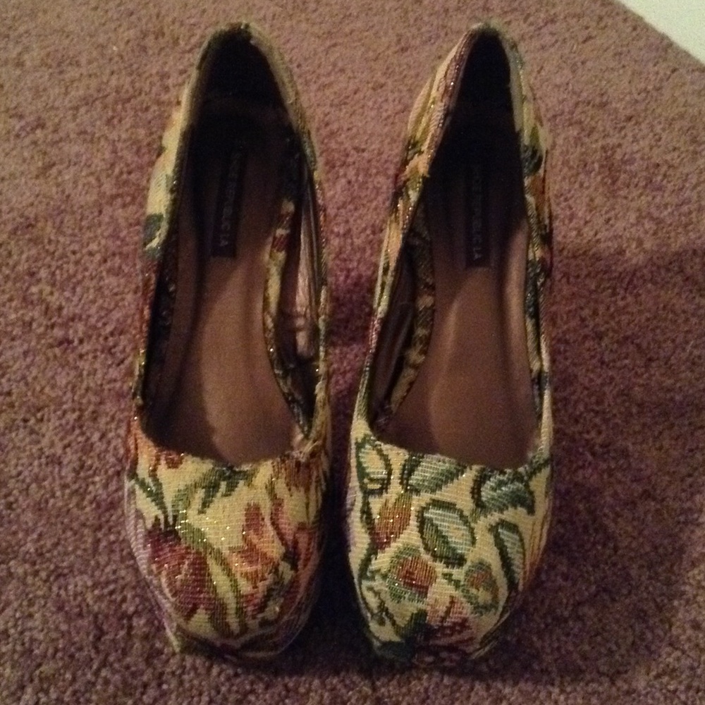 Vintage Style Floral Pumps
