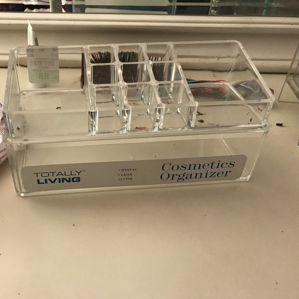 Cosmetic organizer