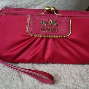 Coach clutch with chain