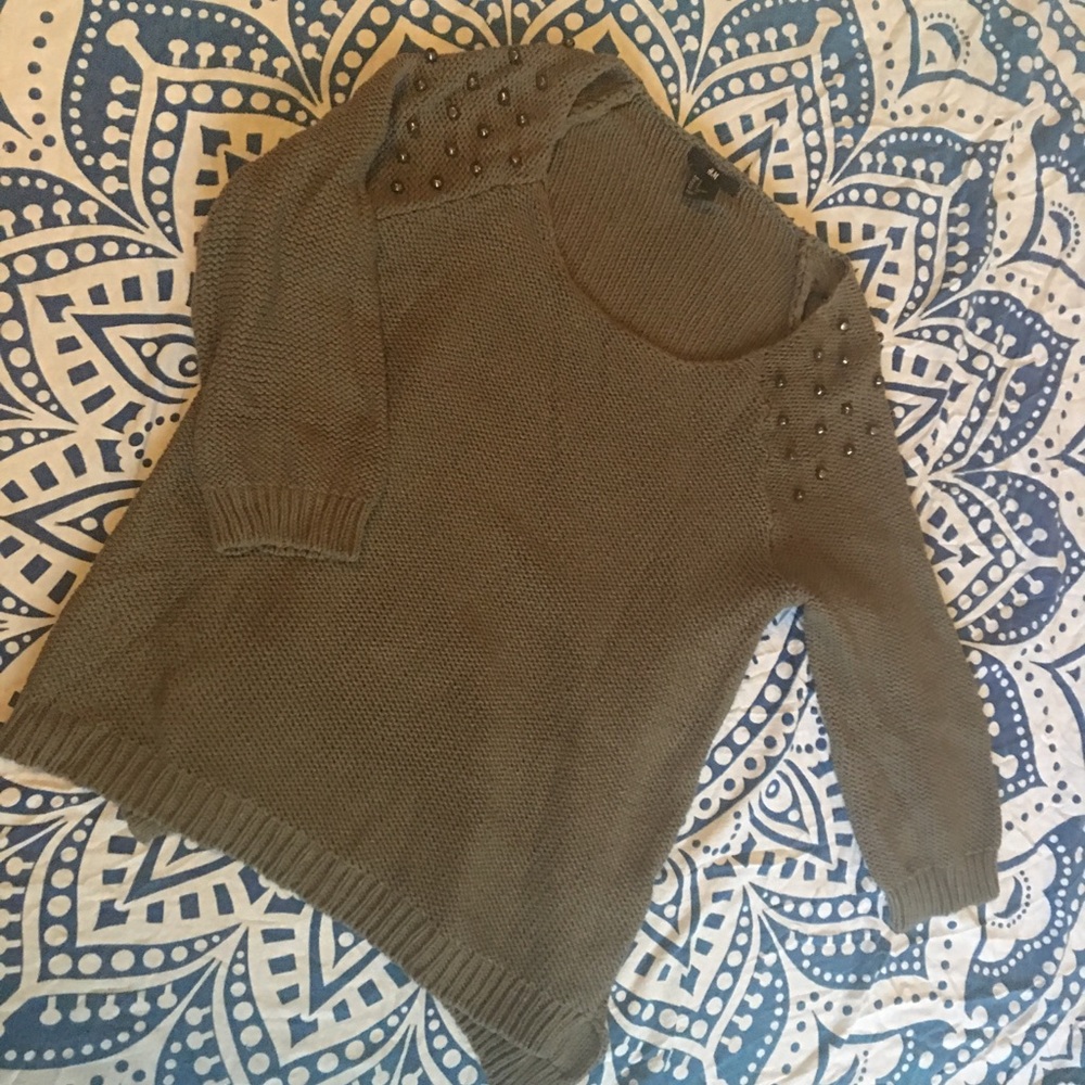 H&M STUDDED ARMY GREEN 3/4 SLEEVE LENGTH SWEATER
