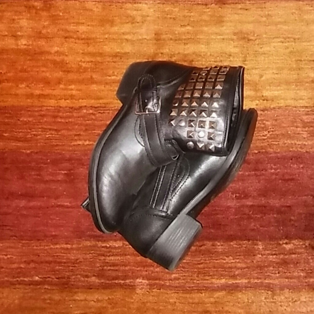 Cute ankle boots with studs.