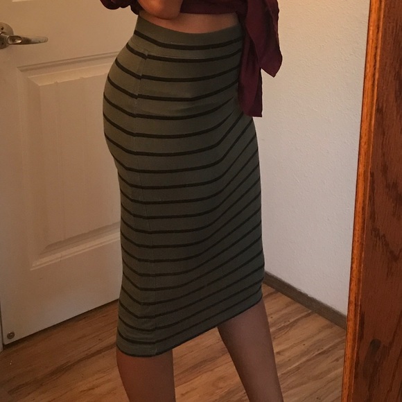 Pencil Skirt - Picture 3 of 4