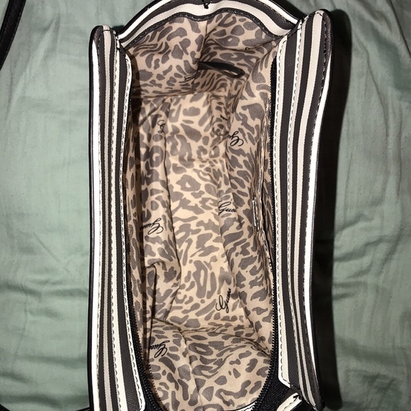 Guess bag - Picture 3 of 3