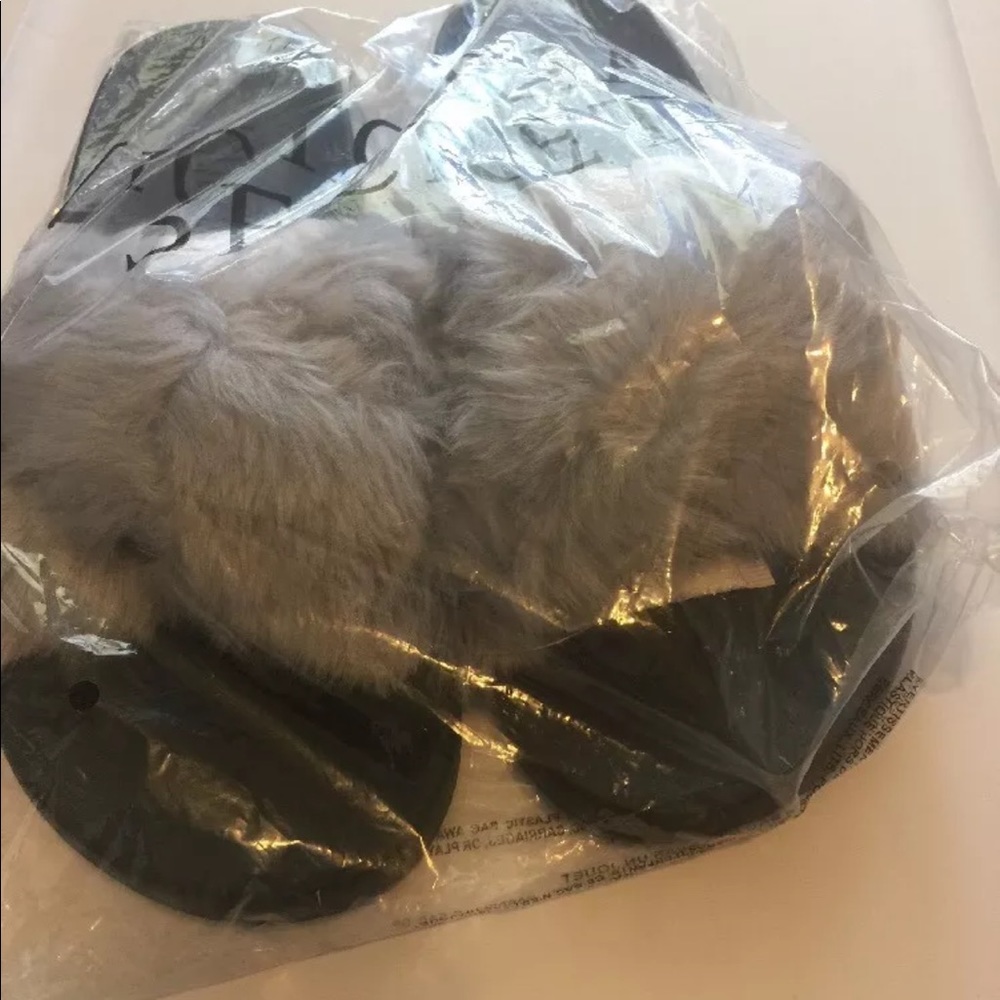 VS PINK FAUX FUR CRISS CROSS SLIDE GREY - Picture 2 of 2