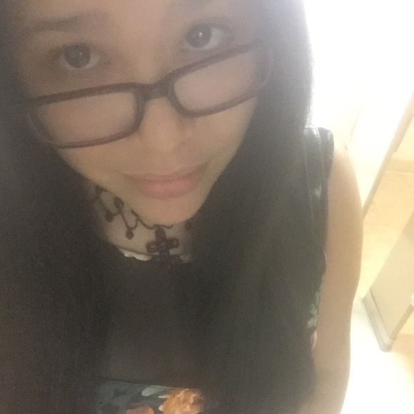 Meet your Posher, Emily - Picture 1 of 1