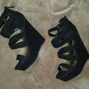 NWOT Suede wedge shoes