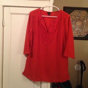 Beautiful east 5th shirt.