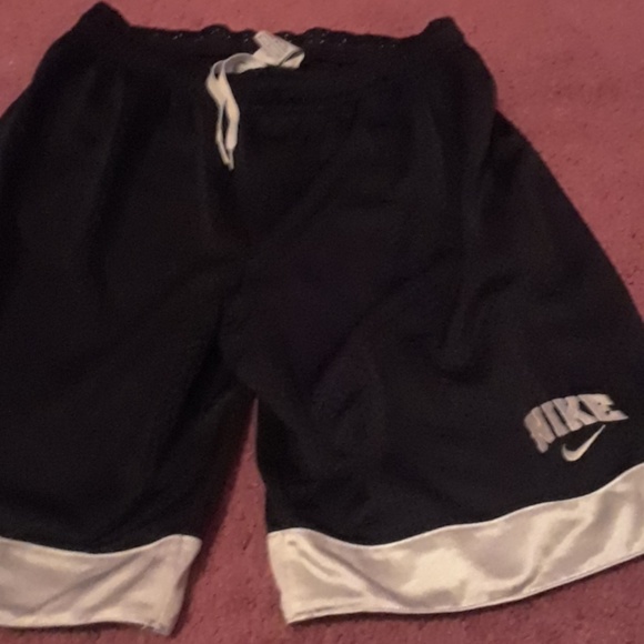 NIKE SHORTS - Picture 1 of 3