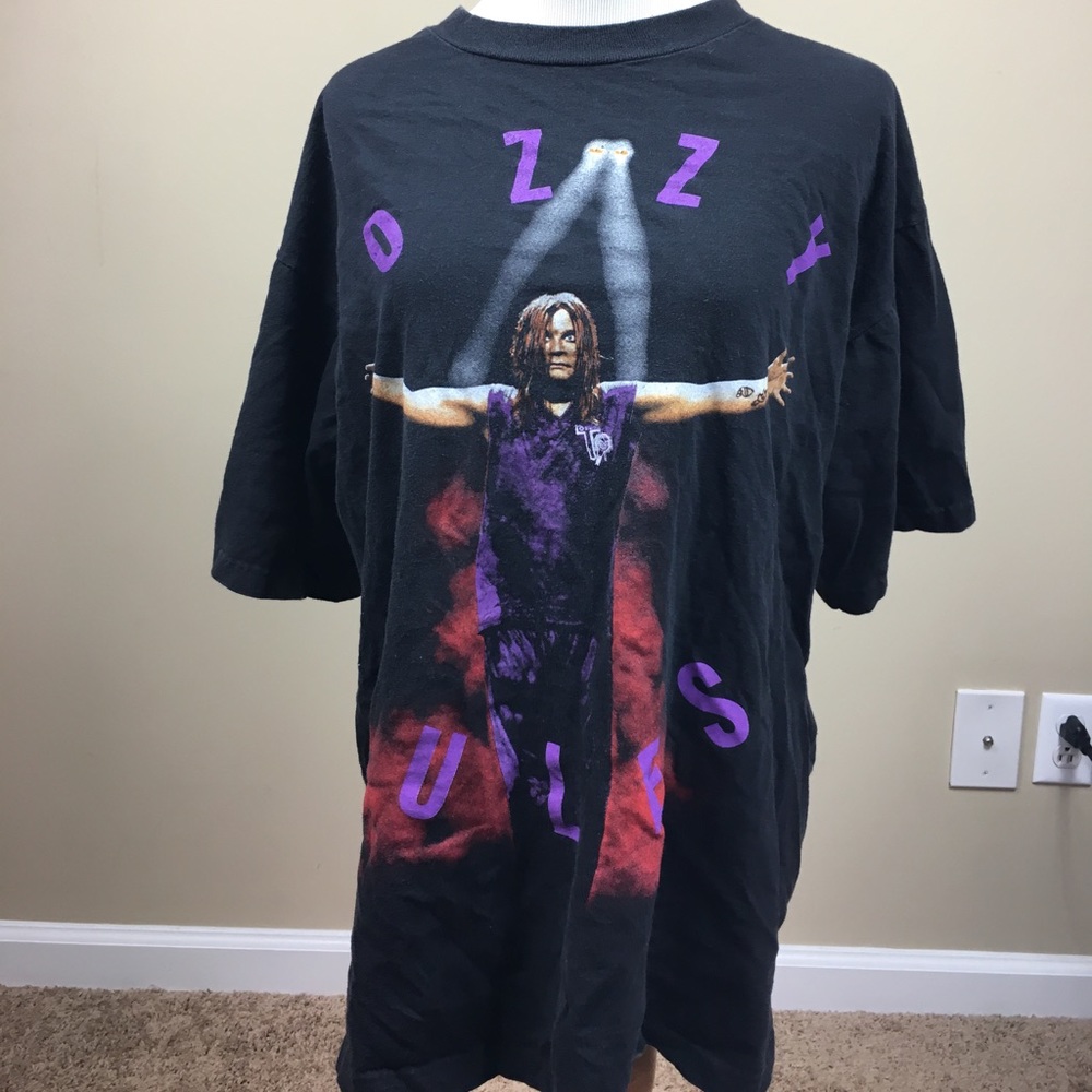 Tallr champs Ozzy Osborn mens t-shirt. Preowned.