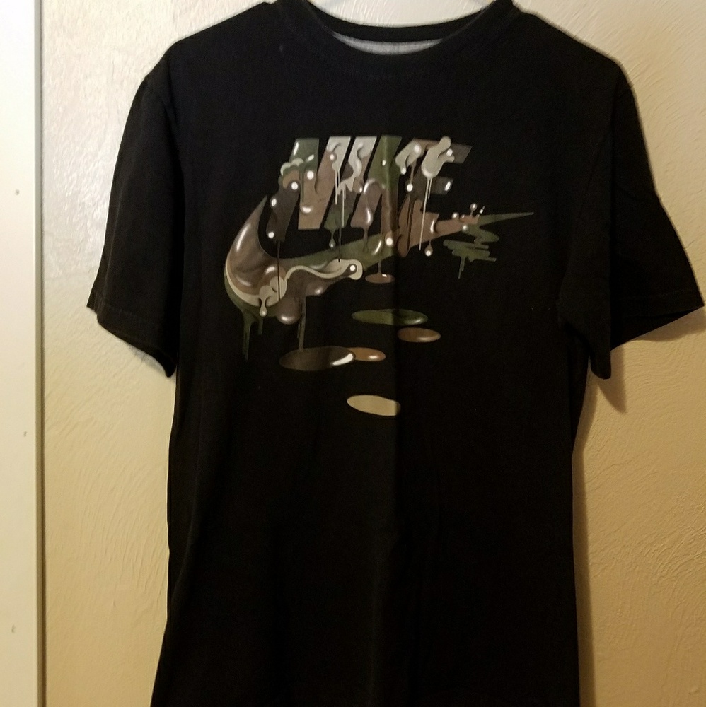 NIKE T-SHIRT SIZE M