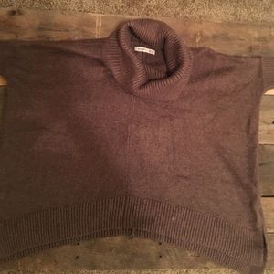 Short sleeve turtleneck sweater