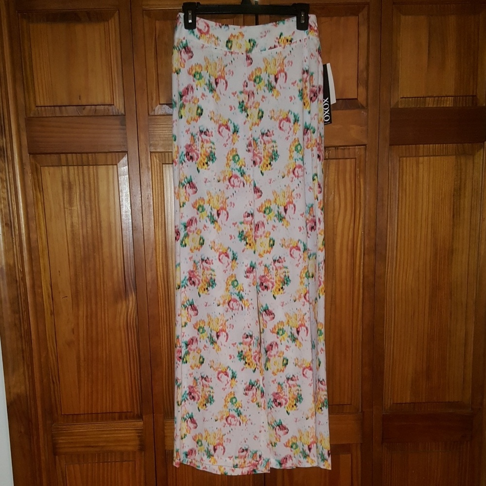 XOXO Dreamy Victoriana Pants, Size M.