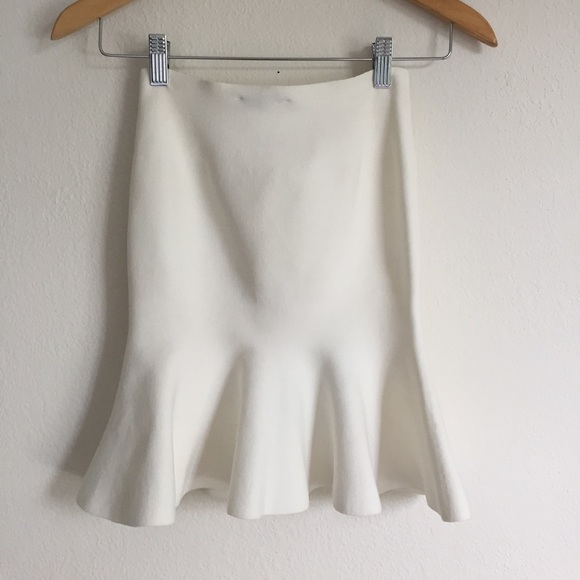 ๐White Bodycon Pencil Skirt - Picture 2 of 4