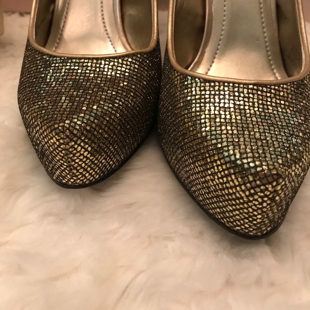 BCBG eneration Parade Gold Glitter Heels - Picture 4 of 5
