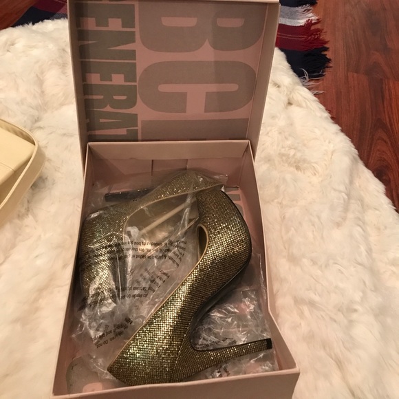 BCBG eneration Parade Gold Glitter Heels - Picture 5 of 5