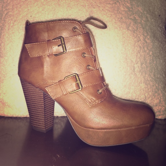 🍂Booties/Ankle Boots 🍂 - Picture 1 of 7