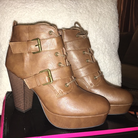 🍂Booties/Ankle Boots 🍂 - Picture 2 of 7