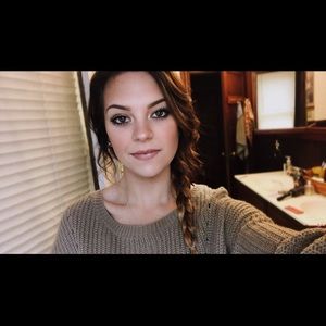 Meet your Posher, Alexis