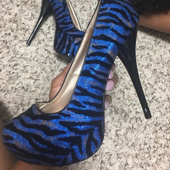 Heels - Picture 2 of 4