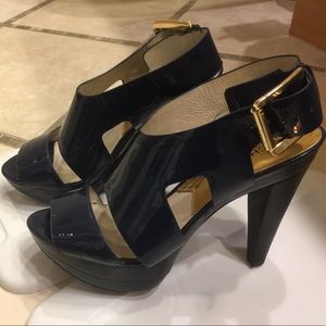 Michael Kors patent leather shoes in navy size 7