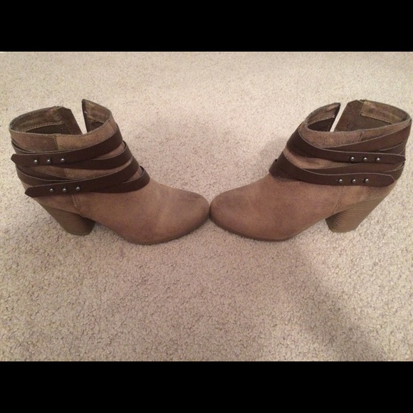 Madden Girl Taupe booties! 🎀👢👢 - Picture 3 of 4