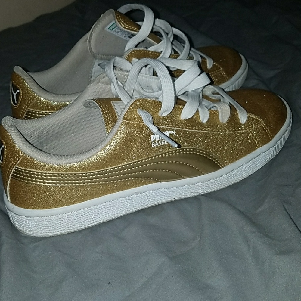 Gold pumas