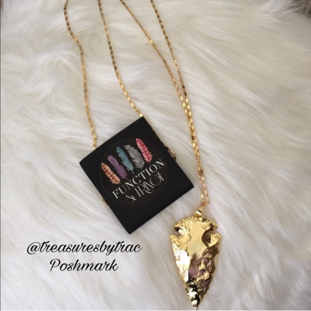Large 18K Gold Platted Arrow Necklace 30" Chain - Picture 2 of 6