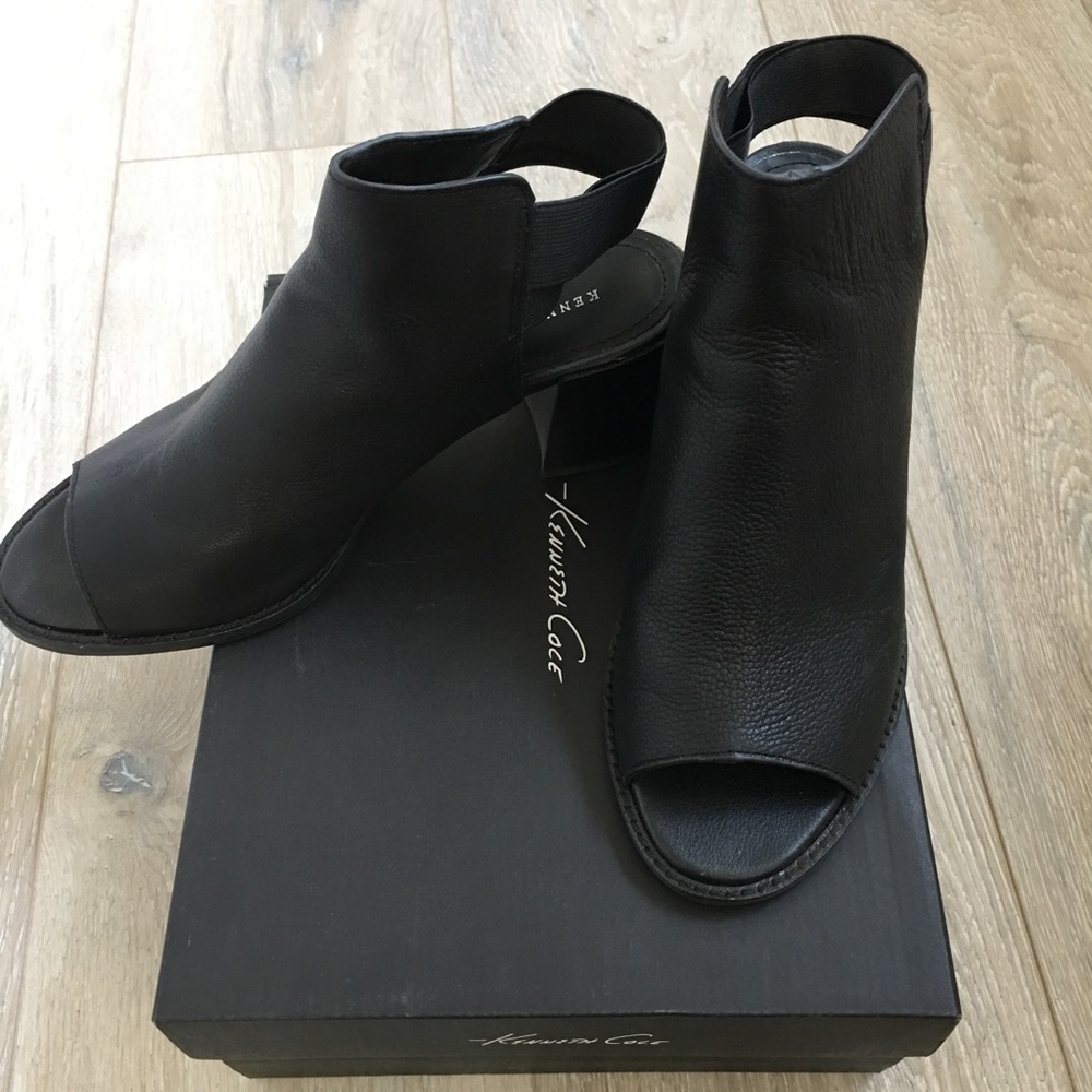 Kenneth Cole leather sandals