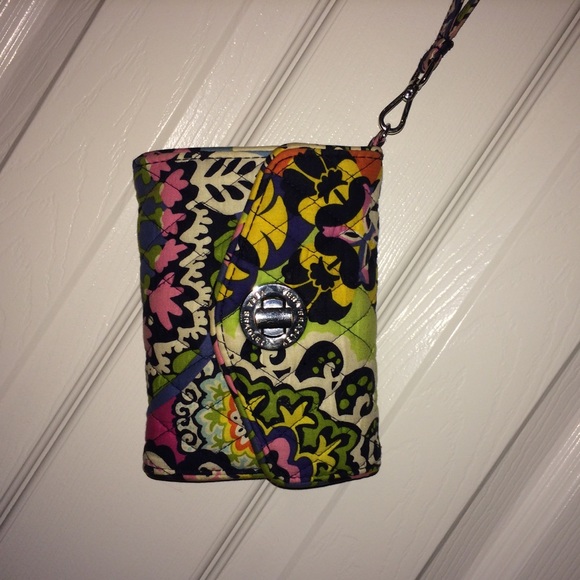 Vera Bradley Rio wristlet. - Picture 1 of 8
