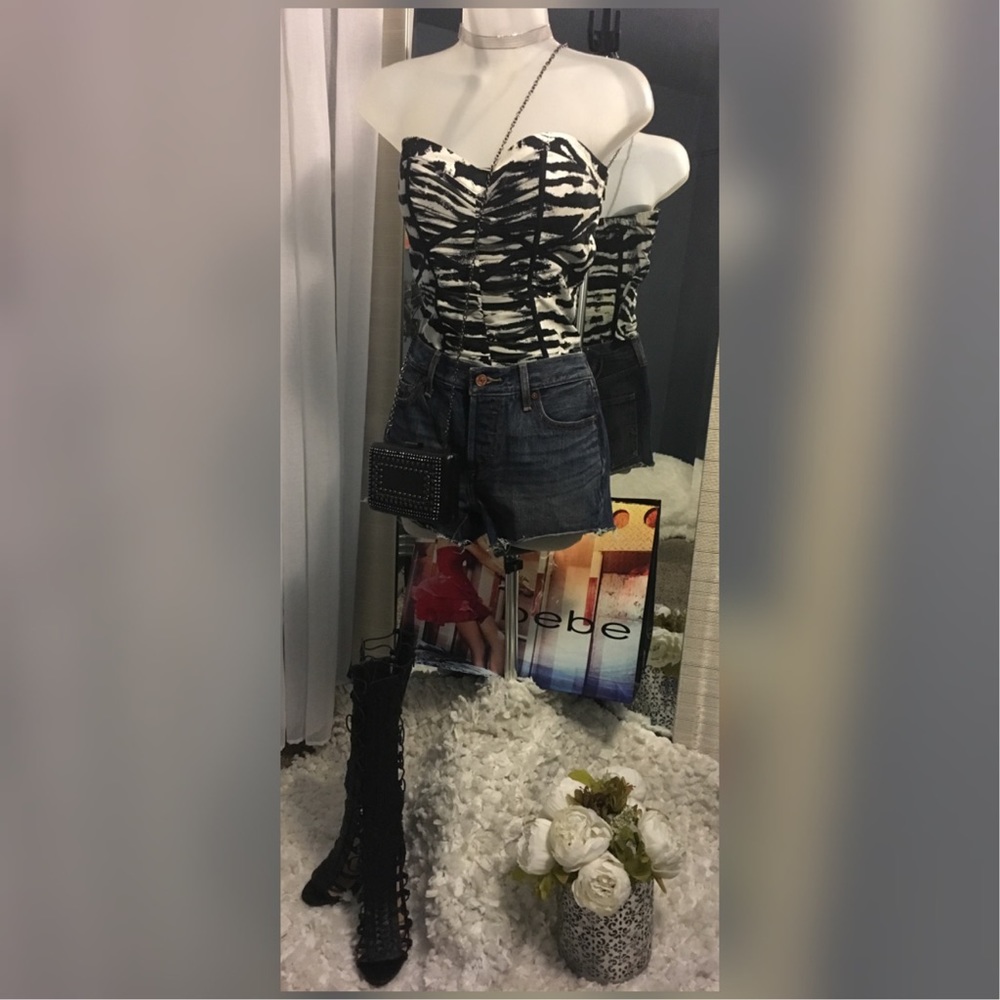 Bebe top and Levi's Shorts (27)