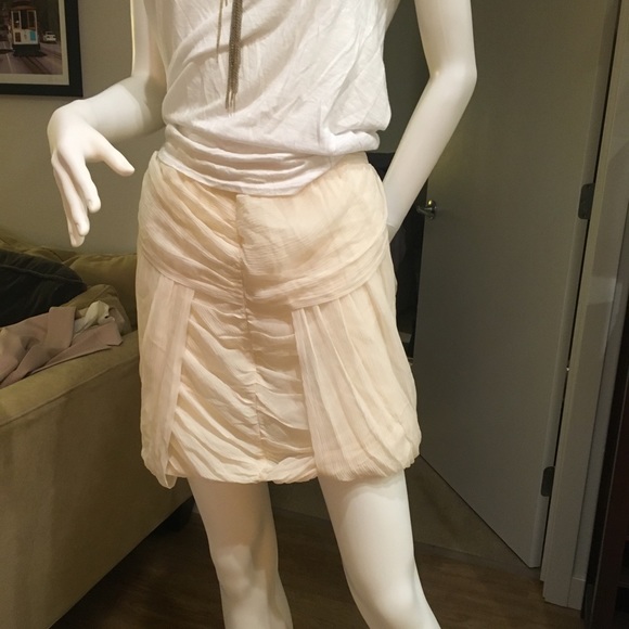 Flirty, fluffy pale apricot skirt. - Picture 8 of 8