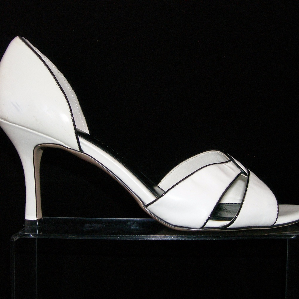 White House Black Market open toe white heels 9.5M - Picture 8 of 8