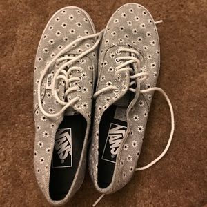 Low cut gray with daisy flower vans