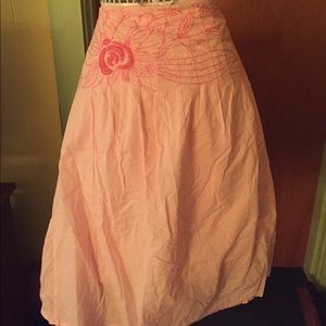 Eyeshadow embroidered pink midi skirt. Eyeshadow embroidered pink midi skirt.