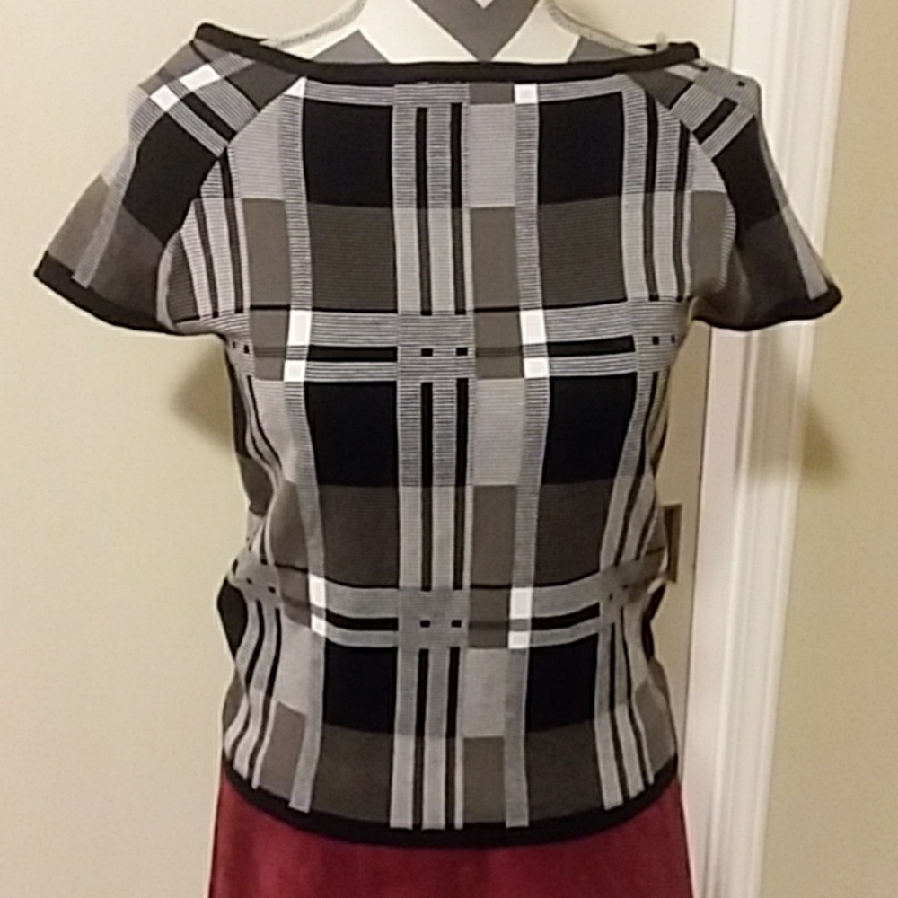 Soft black & white plaid geometric print sweater