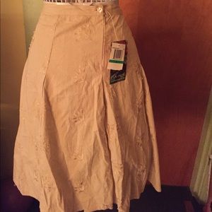 Fang cream midi embroidered skirt nwt Fang cream midi embroidered skirt nwt