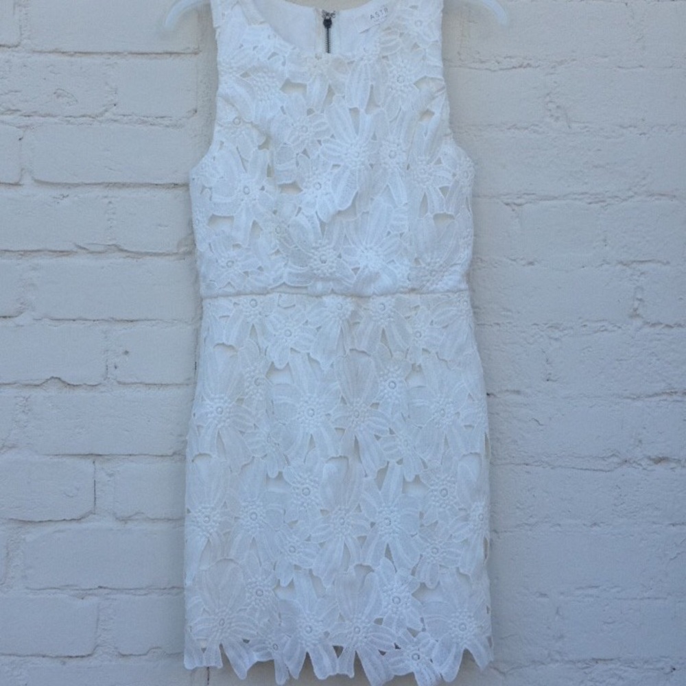 ASTR Textured Floral Lace Body-Con Dress