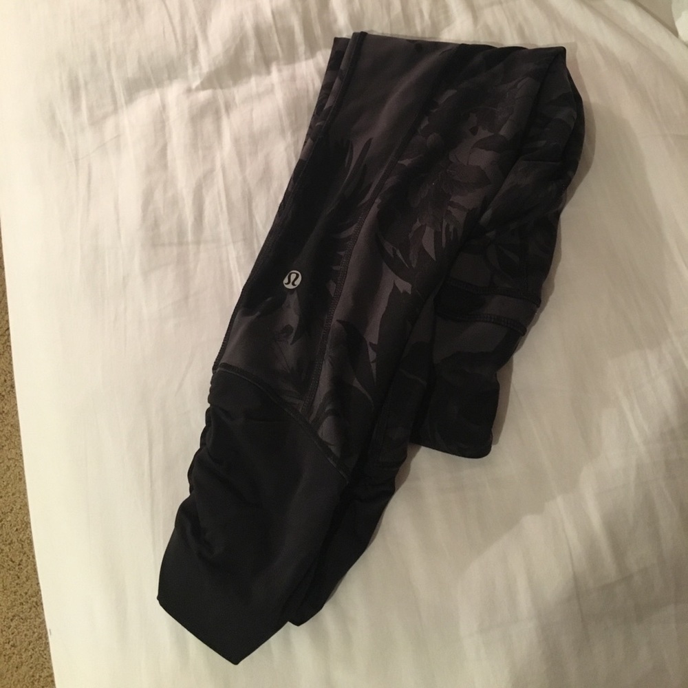 Cropped floral print lululemons leggings