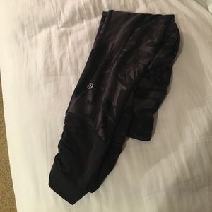 Cropped floral print lululemons leggings