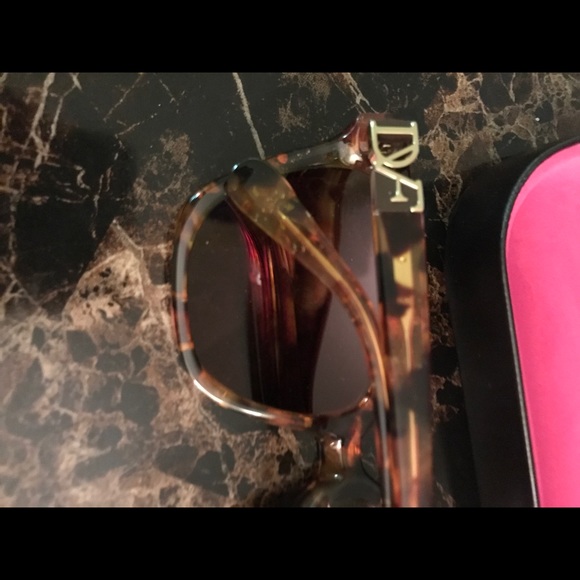 Soooo cute DVF sunglasses main image 7