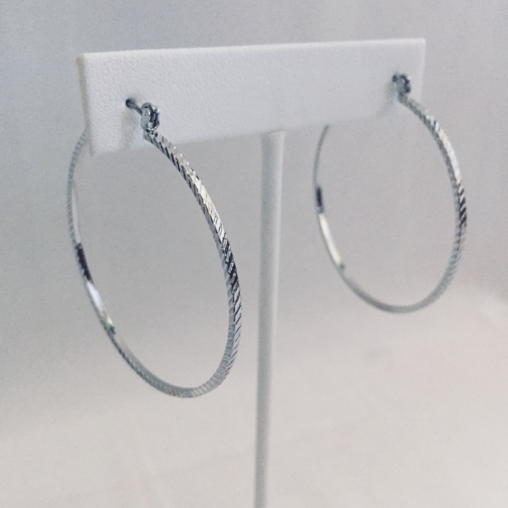 🌟 14 KT White Gold Ridged Hoop Earrings 🌟